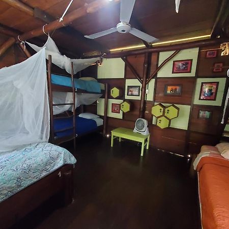 Hotel Casa Perico Rio Dulce Town Exteriör bild
