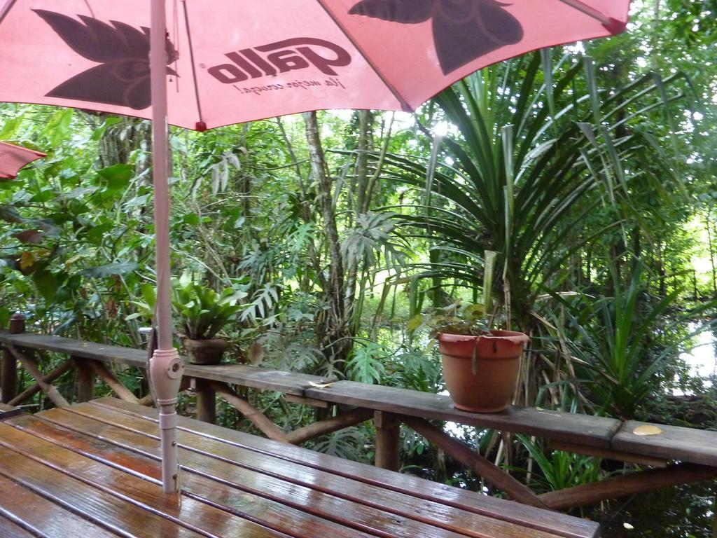 Hotel Casa Perico Rio Dulce Town Exteriör bild