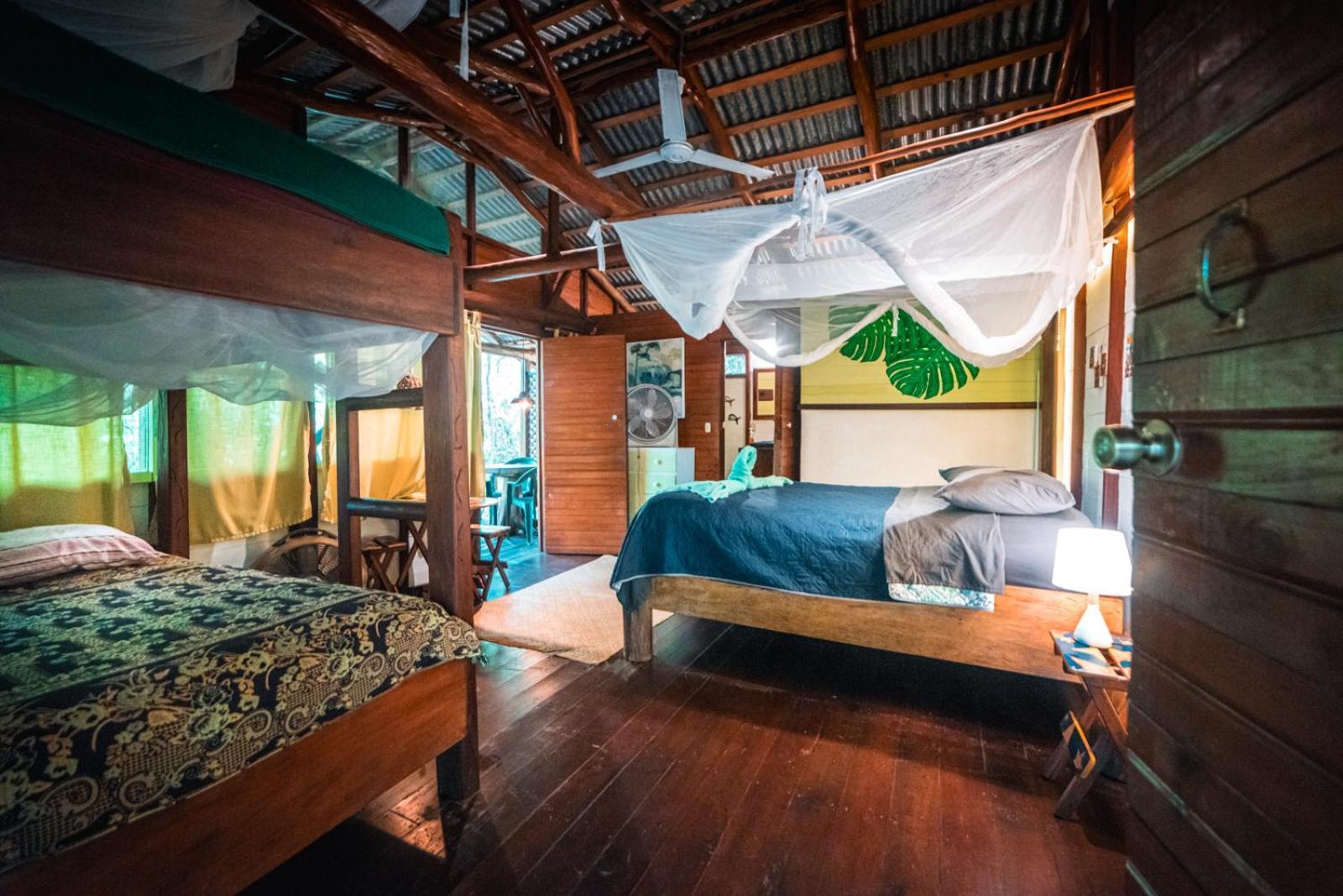 Hotel Casa Perico Rio Dulce Town Exteriör bild