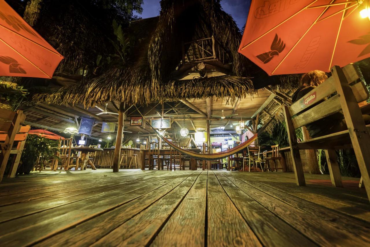 Hotel Casa Perico Rio Dulce Town Exteriör bild